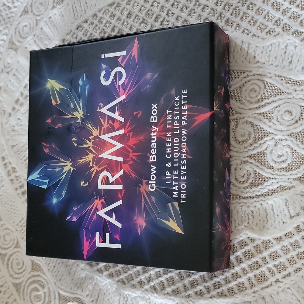 Farmasi Glow Beauty Box